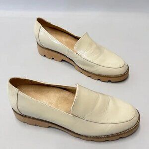 VIONIC Women’s Size 8 Cream Slip On Flat Loafer